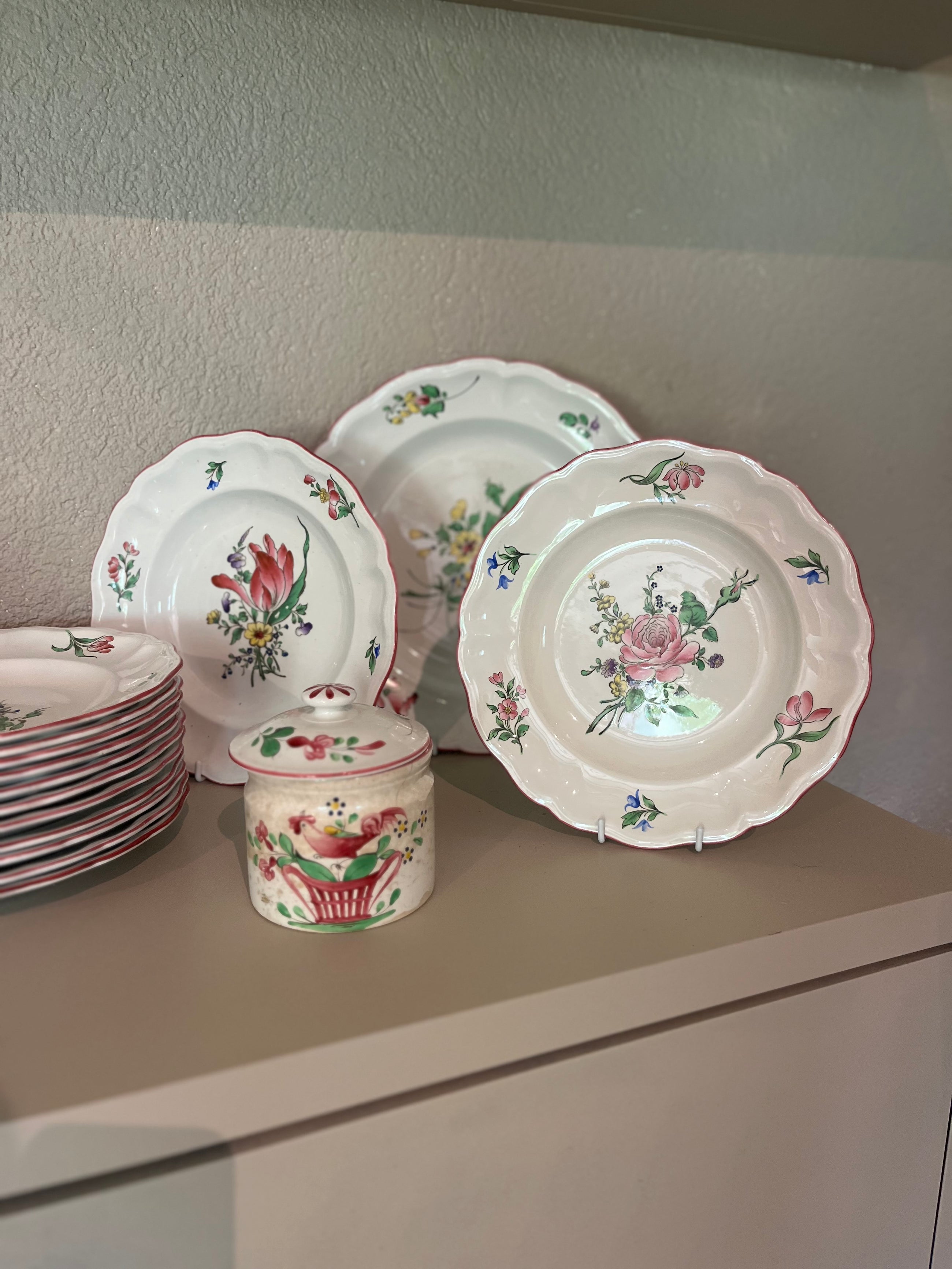 VINTAGE LUNEVILLE FAIENCE - SET OF 18