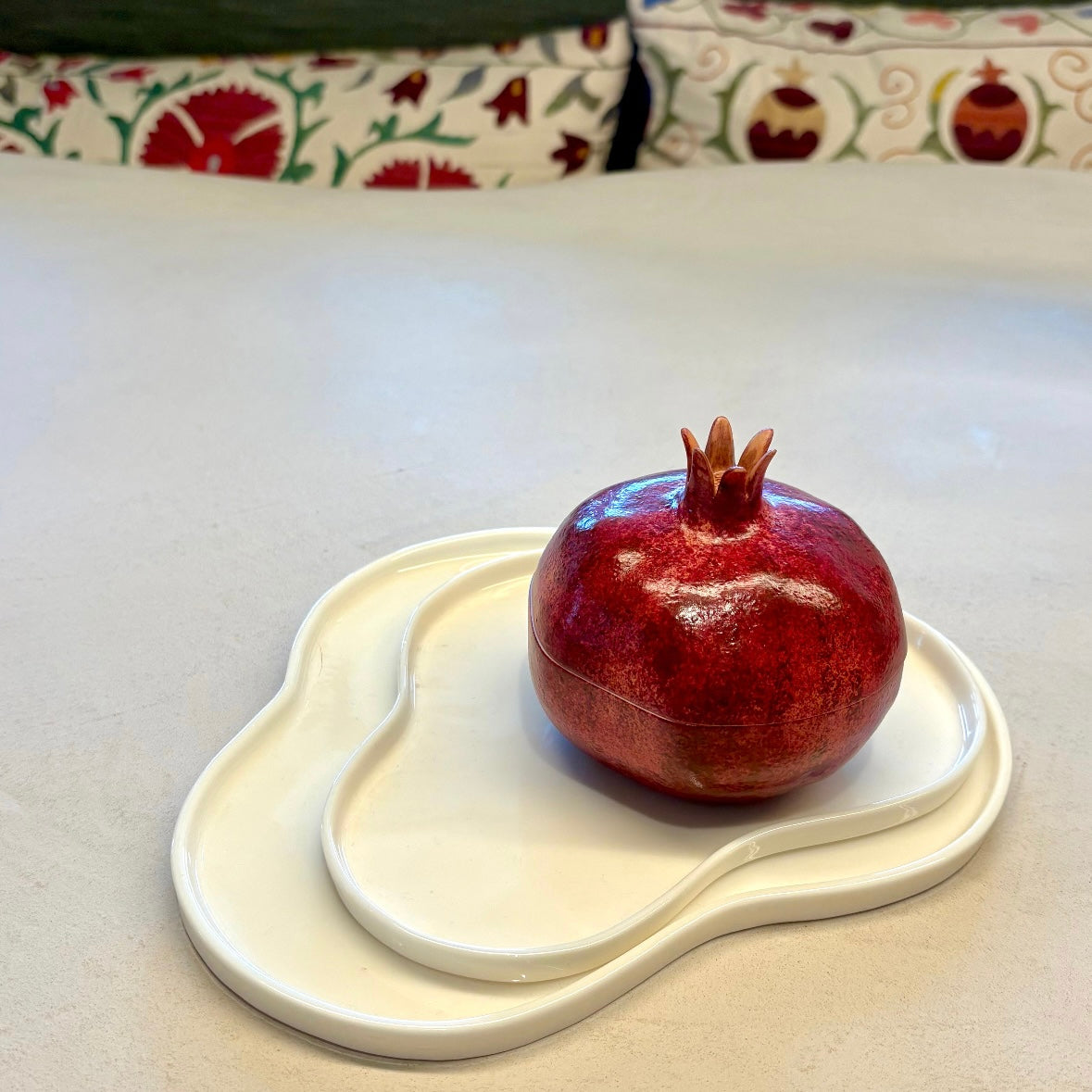 PORCELAIN POMEGRANATE BOX