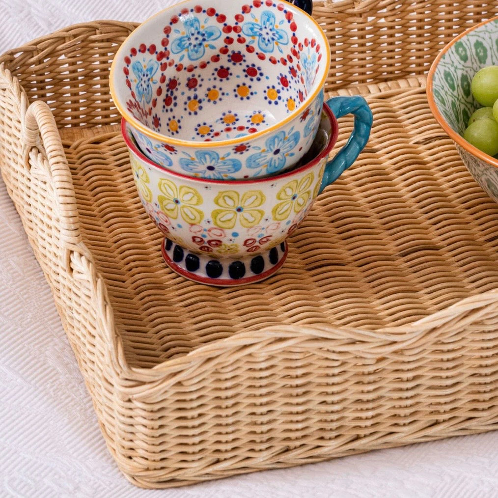 MEDIUM RATTAN SCALLOPED TRAY, NATURAL